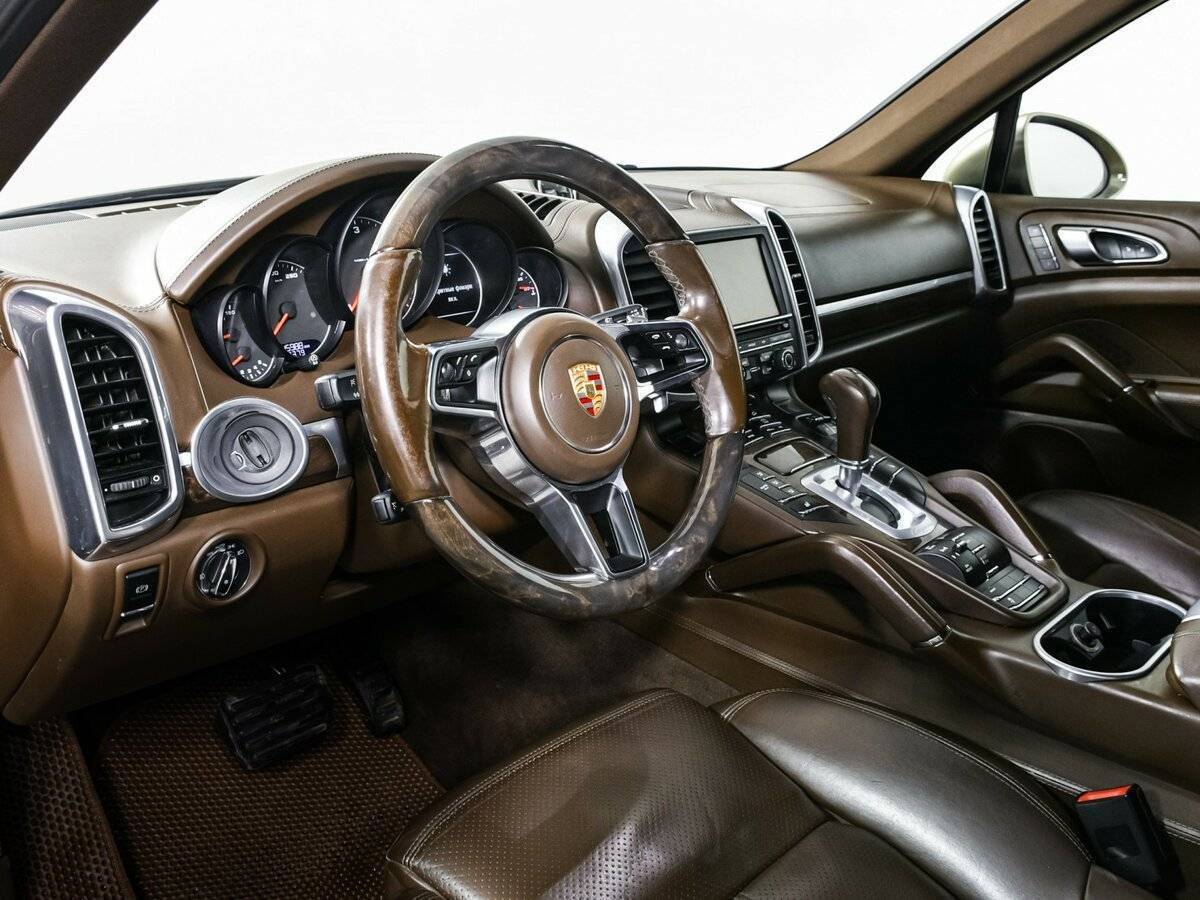 Porsche Cayenne с пробегом — 2015 год. Фото: #11