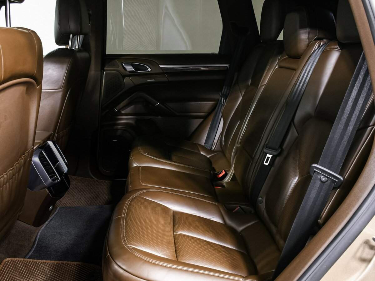 Porsche Cayenne с пробегом — 2015 год. Фото: #12