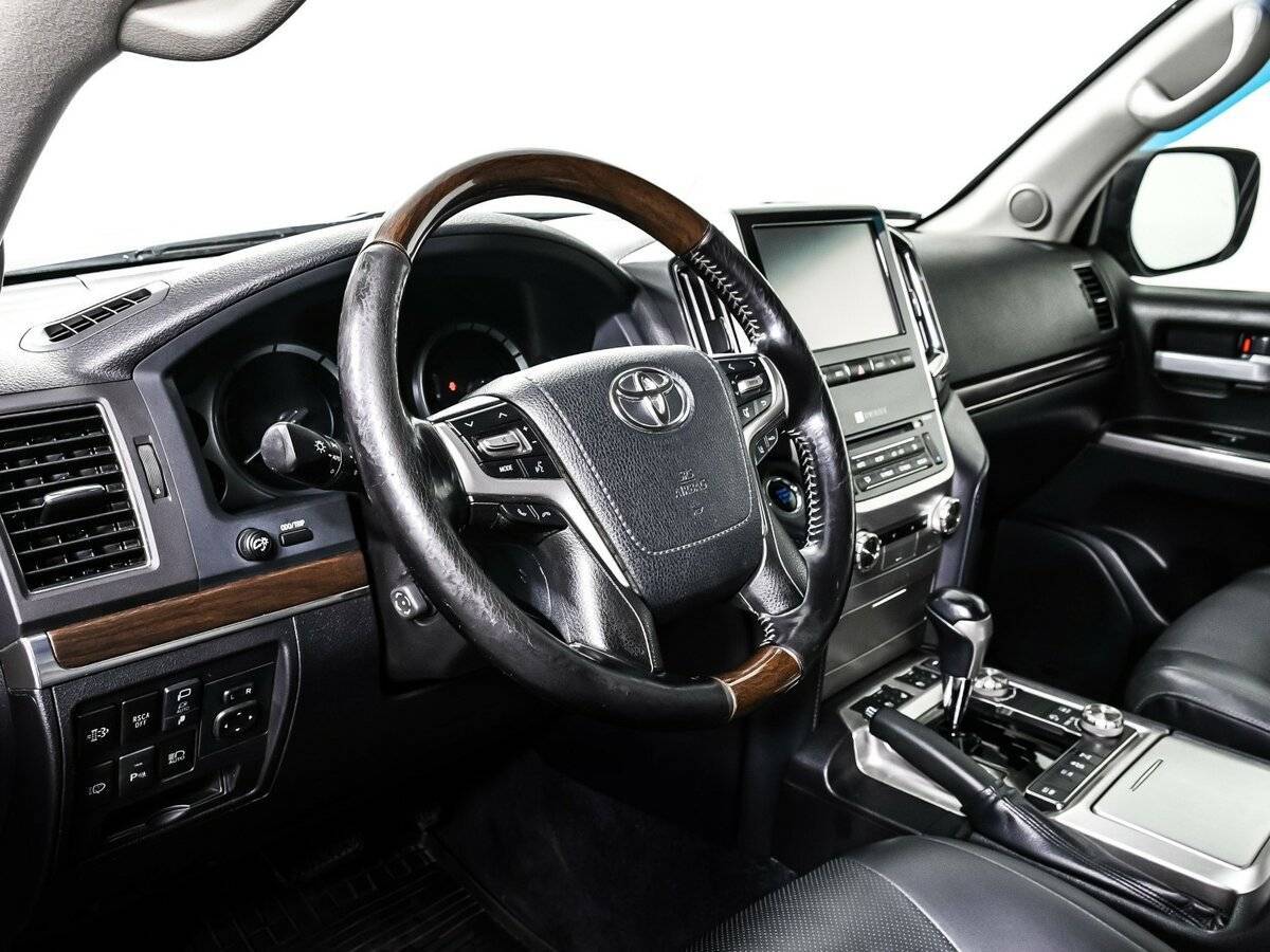 Toyota Land Cruiser с пробегом — 2018 год. Фото: #12