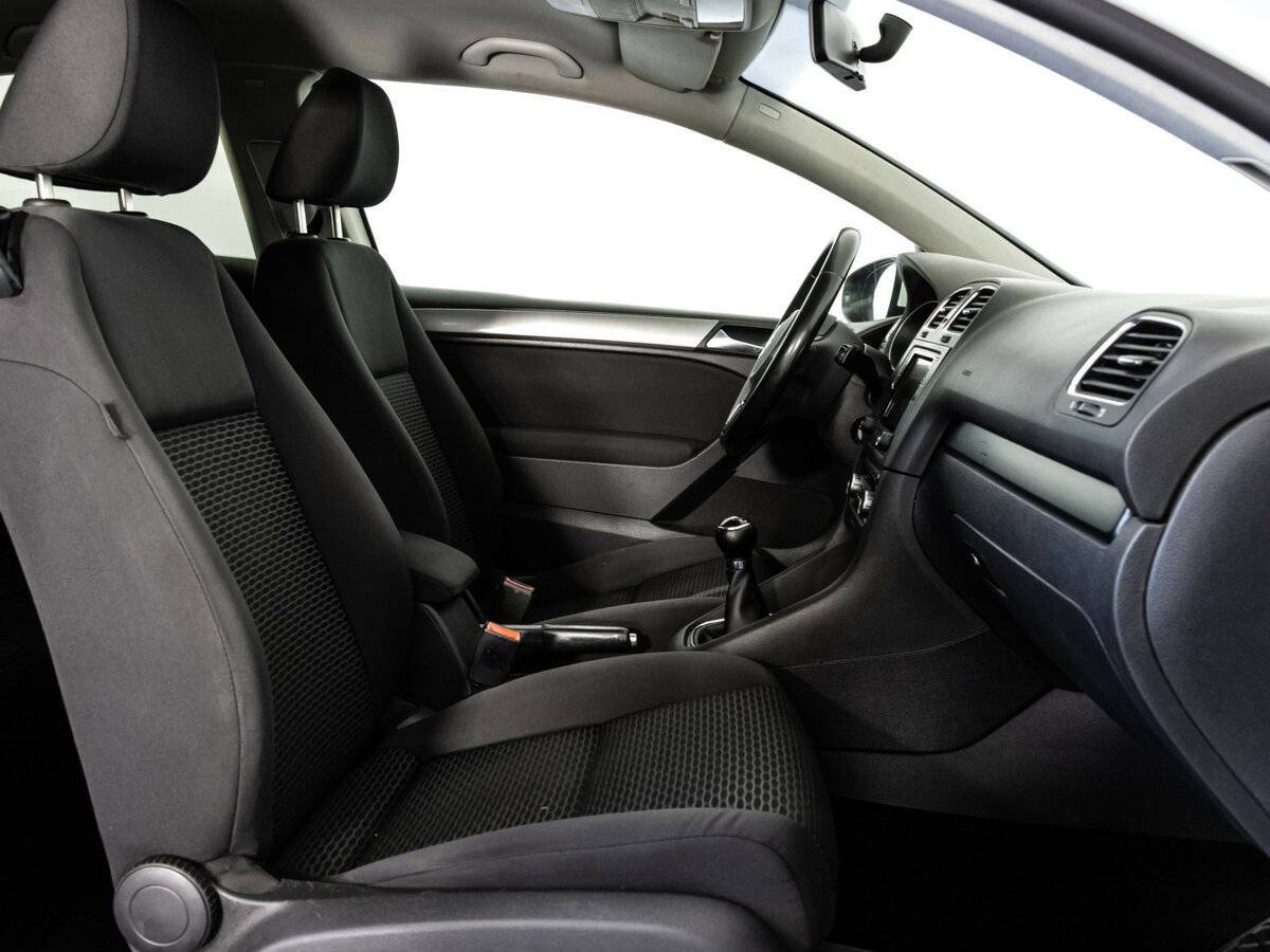 Volkswagen Golf с пробегом — 2009 год. Фото: #12