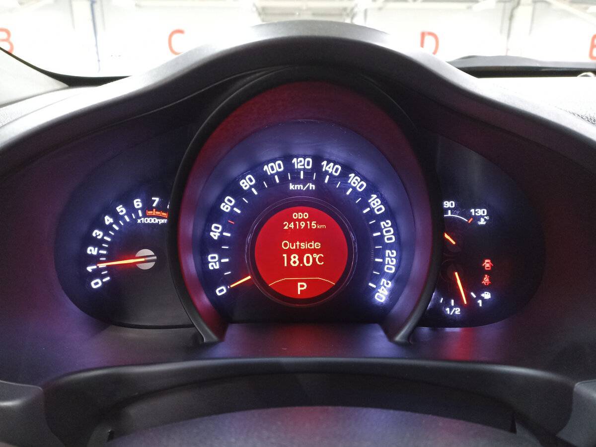 Kia Sportage с пробегом — 2012 год. Фото: #12