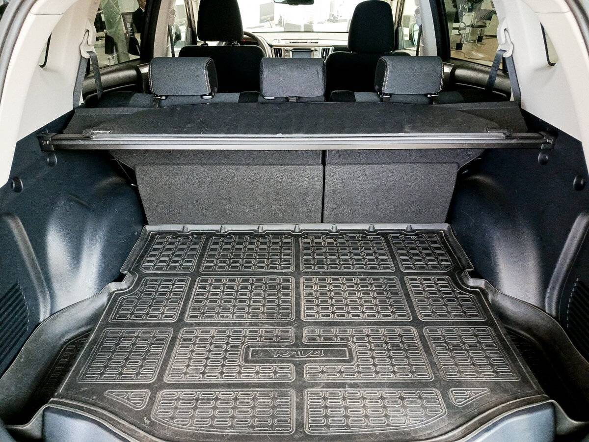 Toyota RAV4 с пробегом — 2015 год. Фото: #9