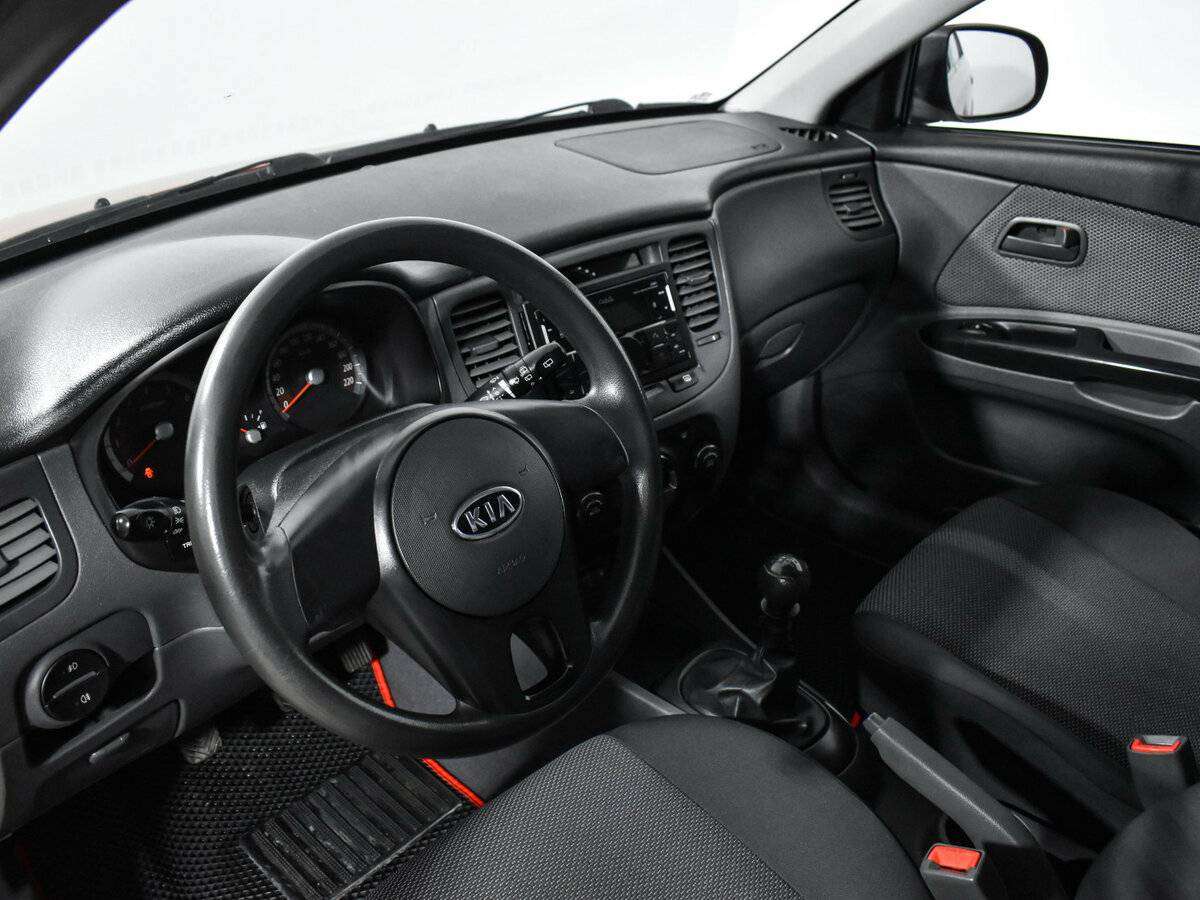 Kia Rio с пробегом — 2010 год. Фото: #8