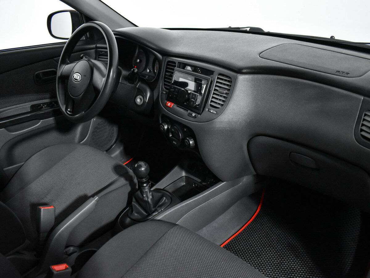 Kia Rio с пробегом — 2010 год. Фото: #12