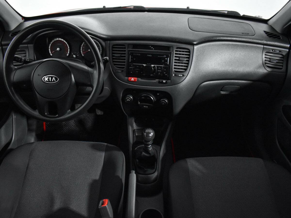 Kia Rio с пробегом — 2010 год. Фото: #13