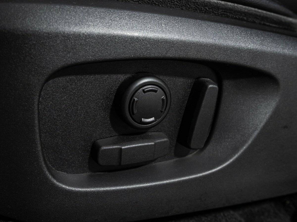 Land Rover Discovery Sport с пробегом — 2017 год. Фото: #16