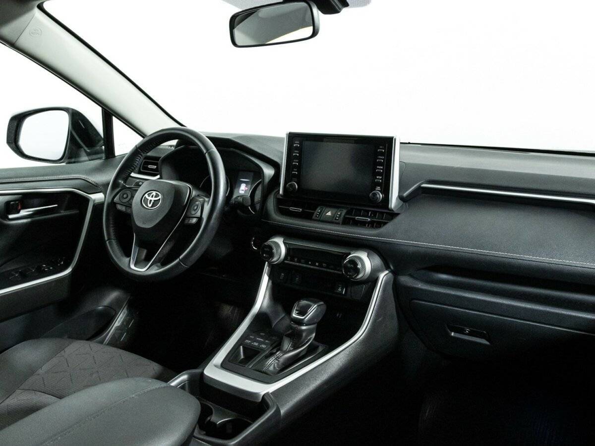 Toyota RAV4 с пробегом — 2020 год. Фото: #8