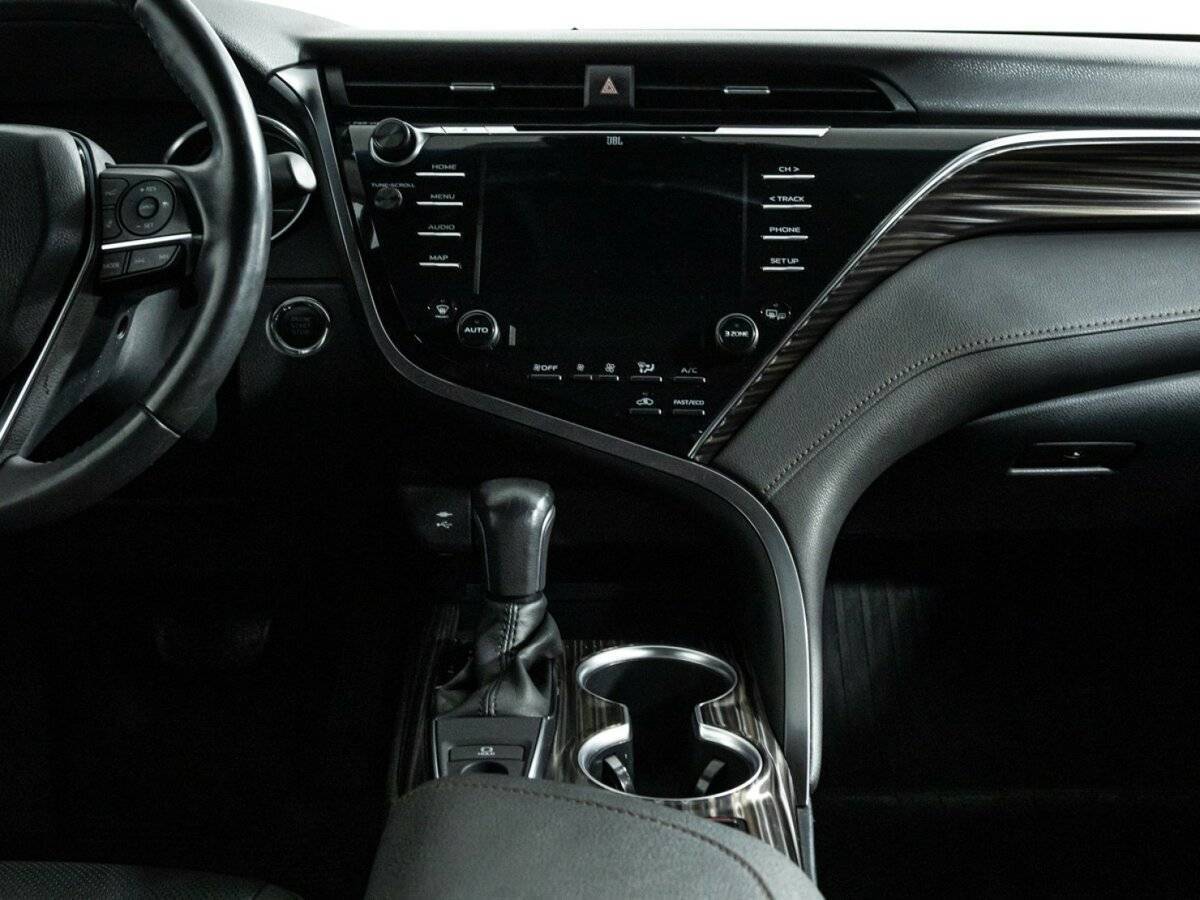 Toyota Camry с пробегом — 2020 год. Фото: #13