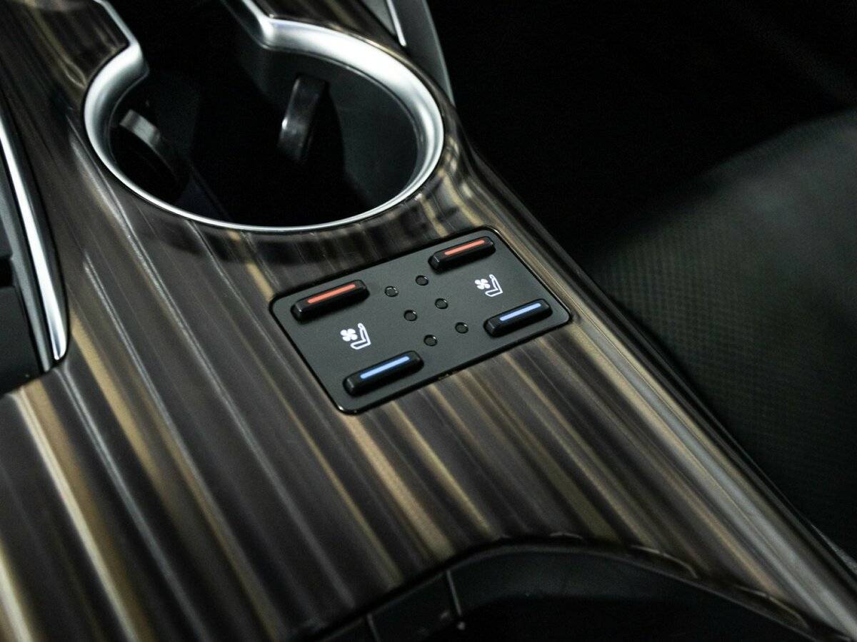 Toyota Camry с пробегом — 2020 год. Фото: #23