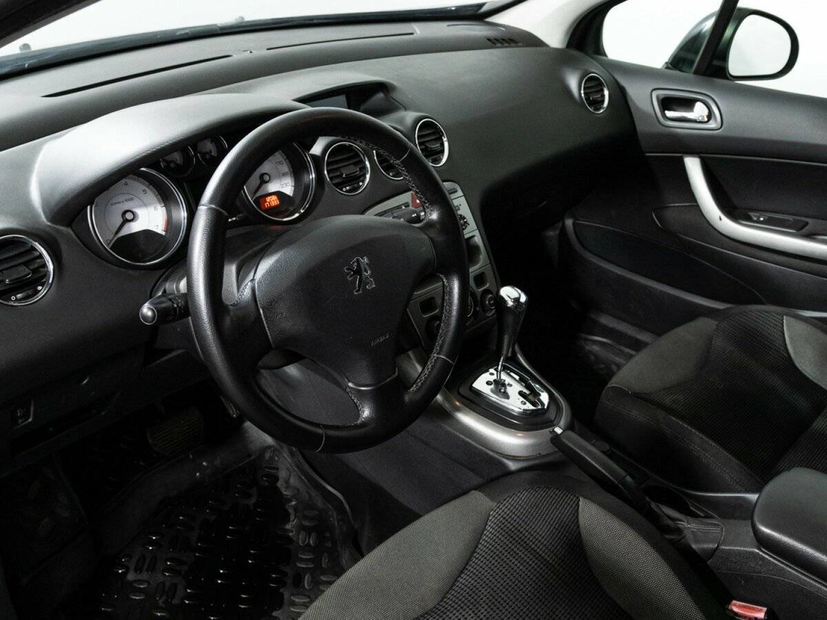 Peugeot 308 с пробегом — 2008 год. Фото: #9