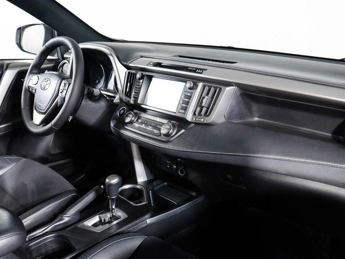 Toyota RAV4 с пробегом — 2017 год. Фото: #8