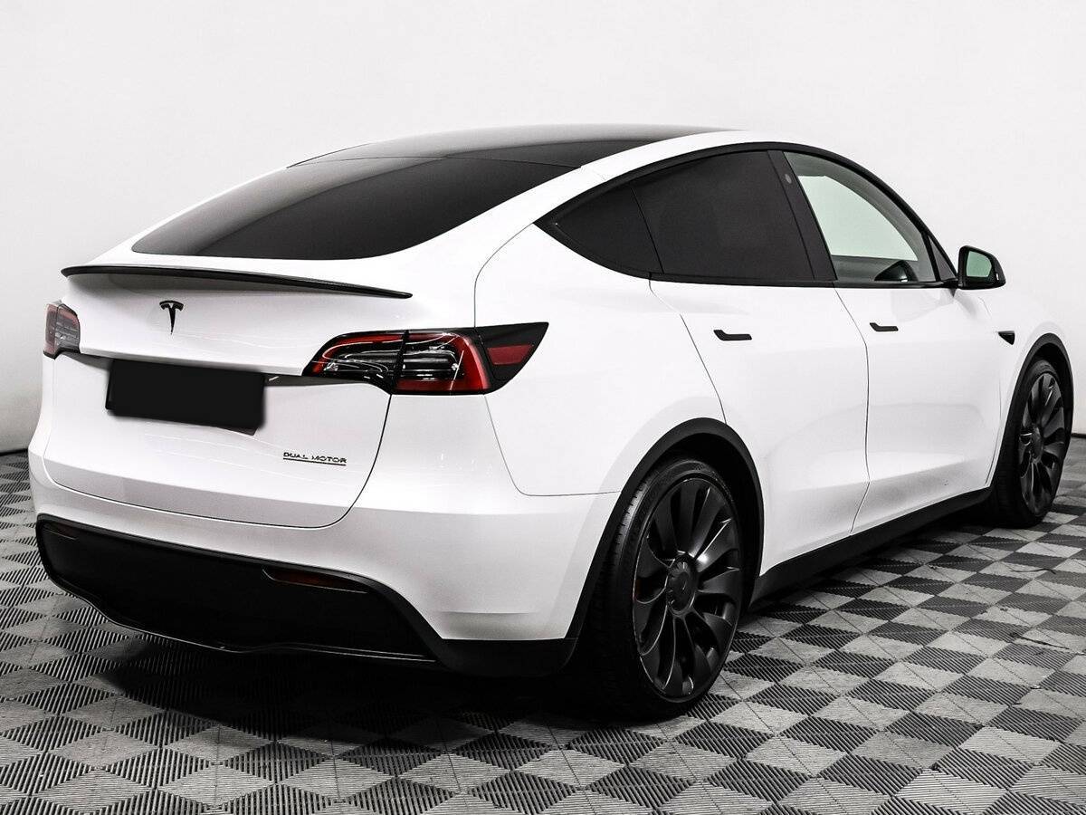Tesla Model Y с пробегом — 2023 год. Фото: #4