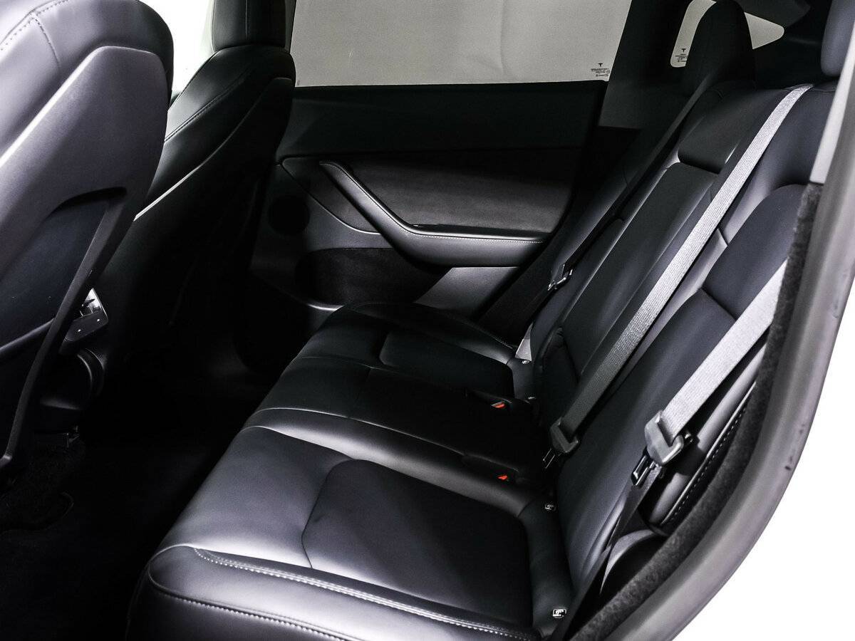 Tesla Model Y с пробегом — 2023 год. Фото: #11