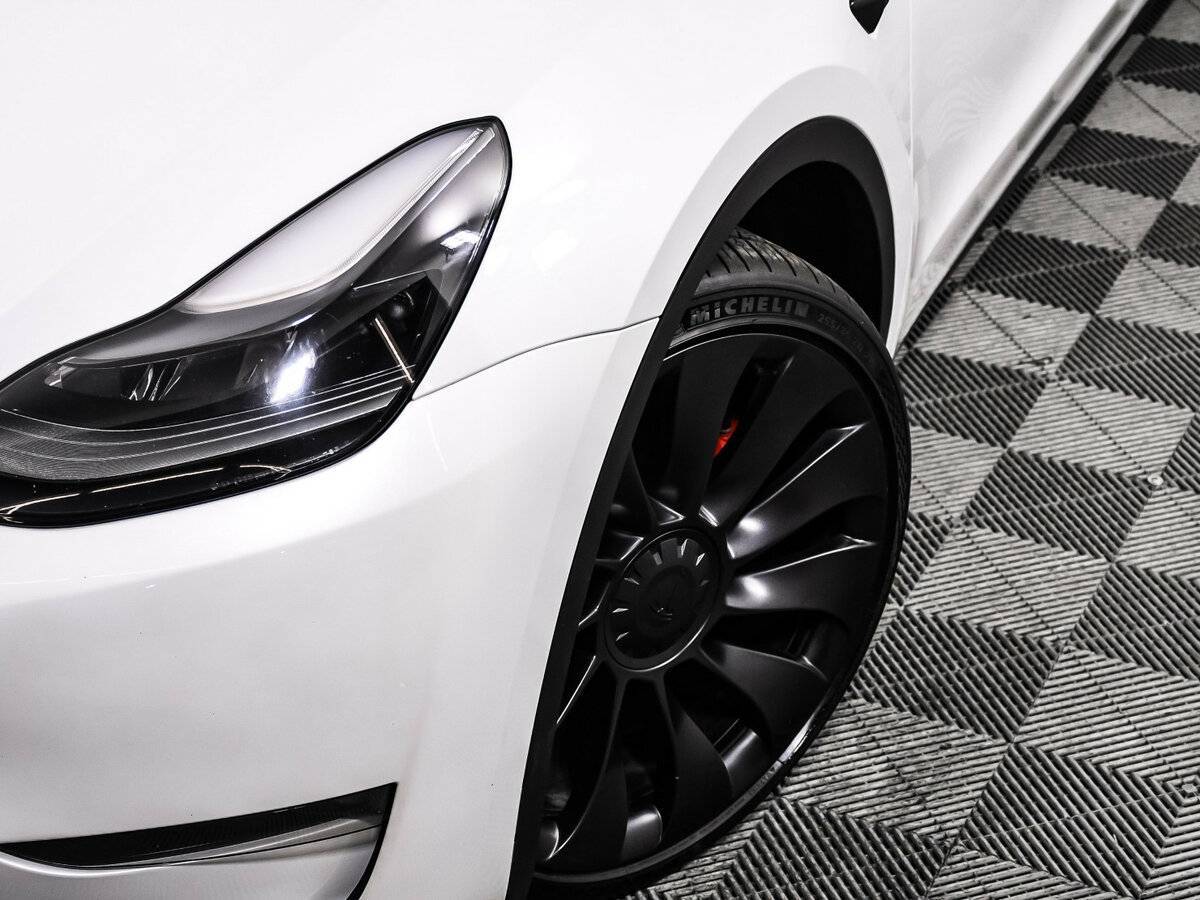 Tesla Model Y с пробегом — 2023 год. Фото: #12