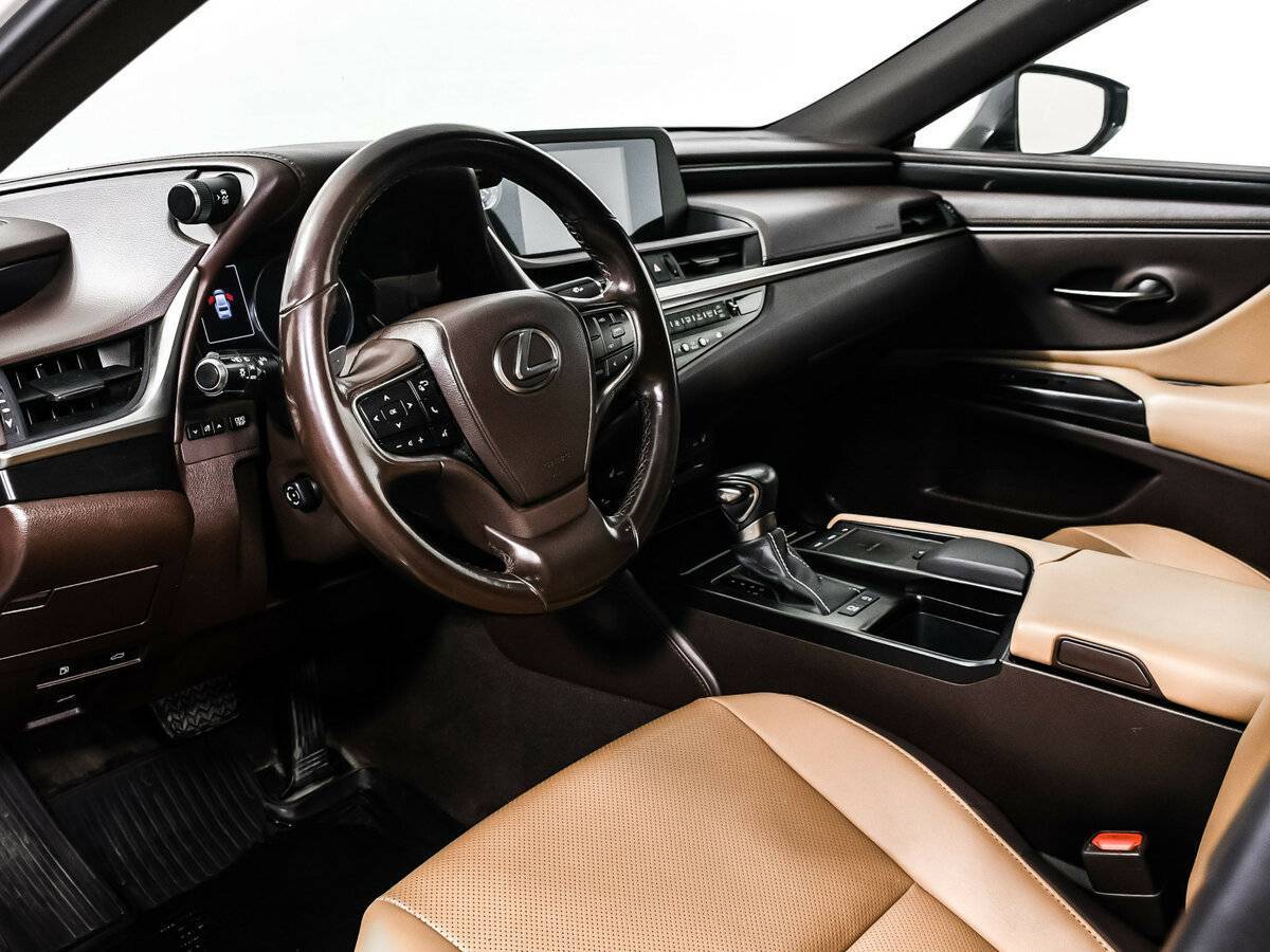 Lexus ES с пробегом — 2019 год. Фото: #11