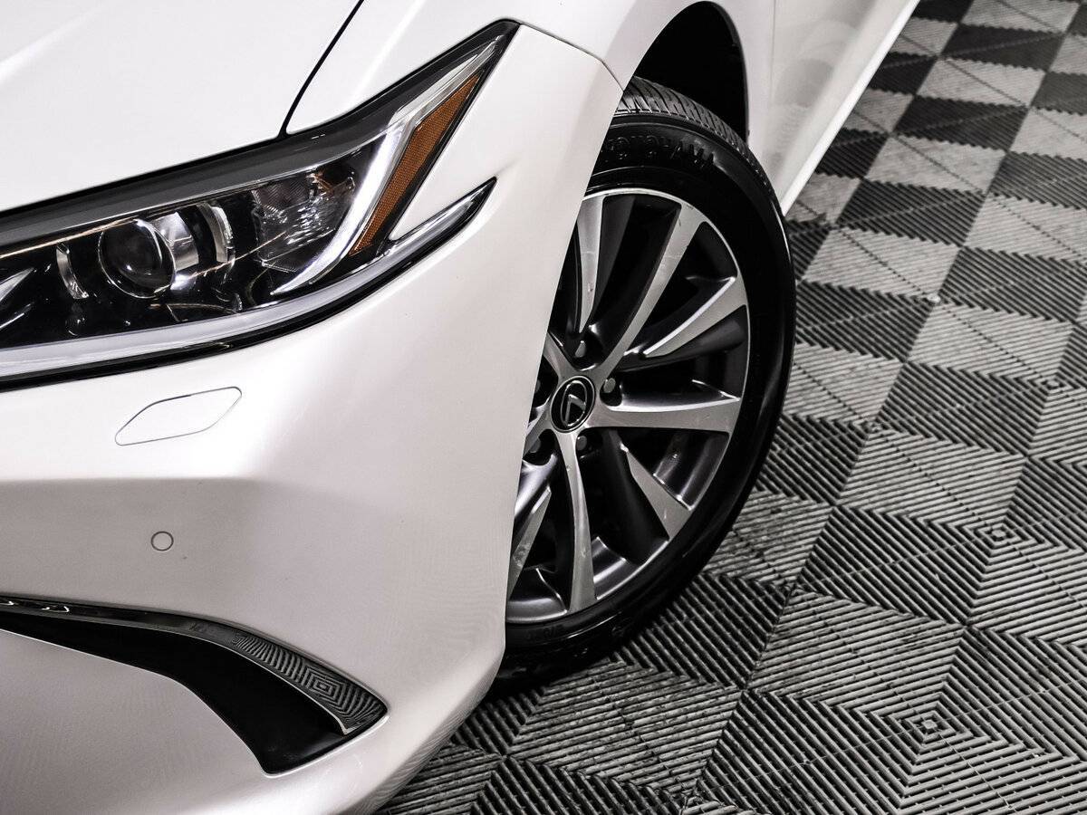 Lexus ES с пробегом — 2019 год. Фото: #13