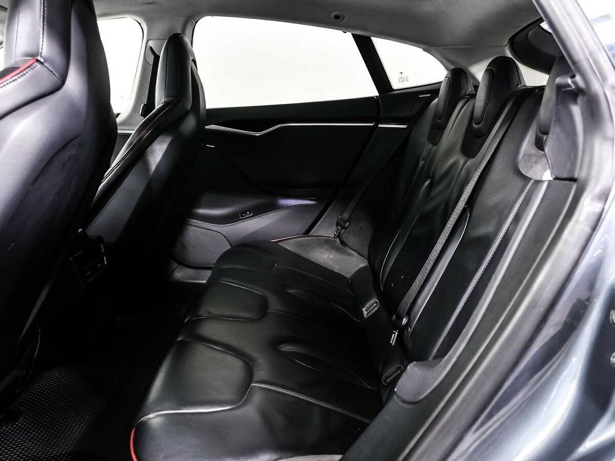 Tesla Model S с пробегом — 2013 год. Фото: #12