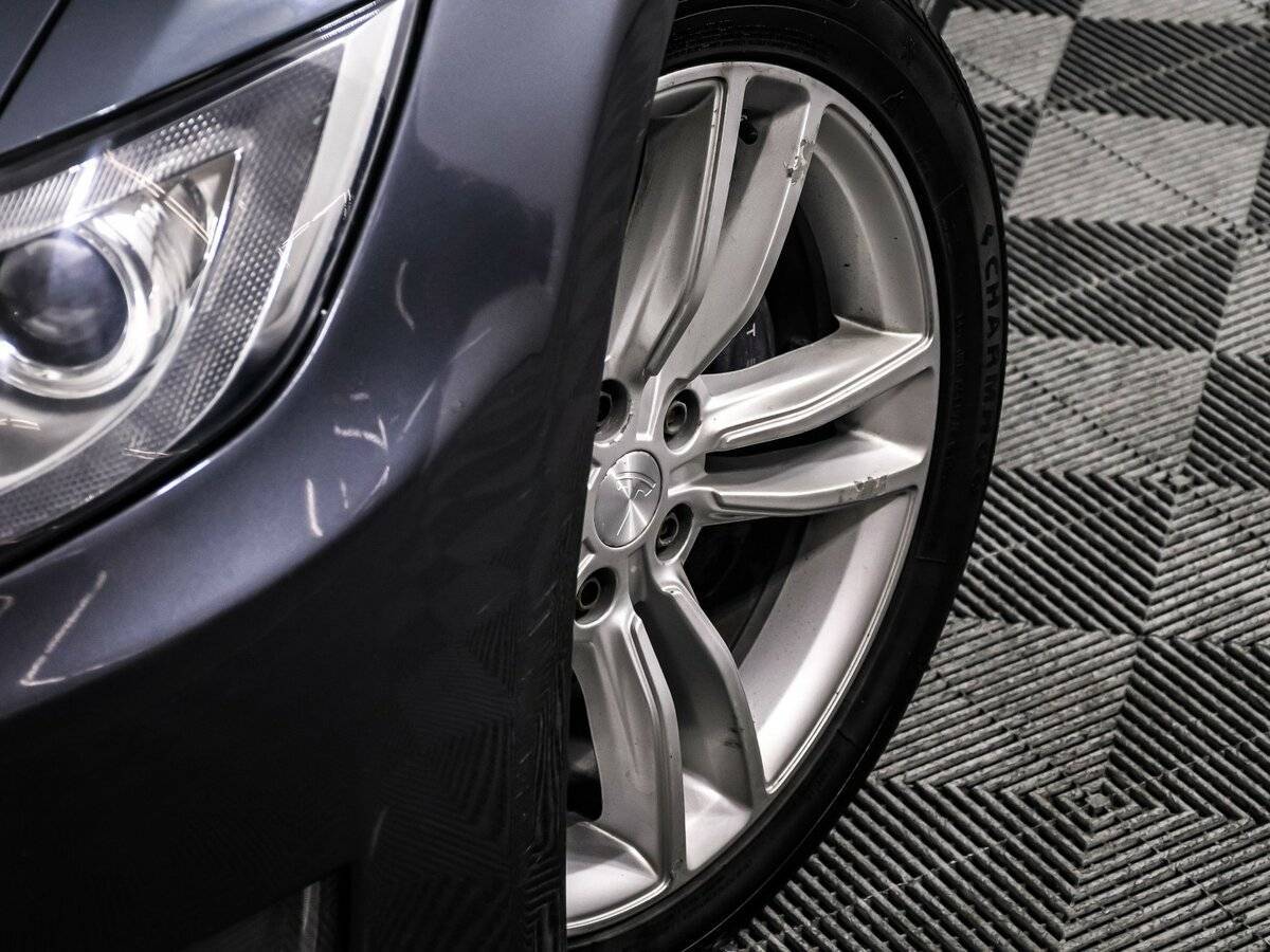 Tesla Model S с пробегом — 2013 год. Фото: #13