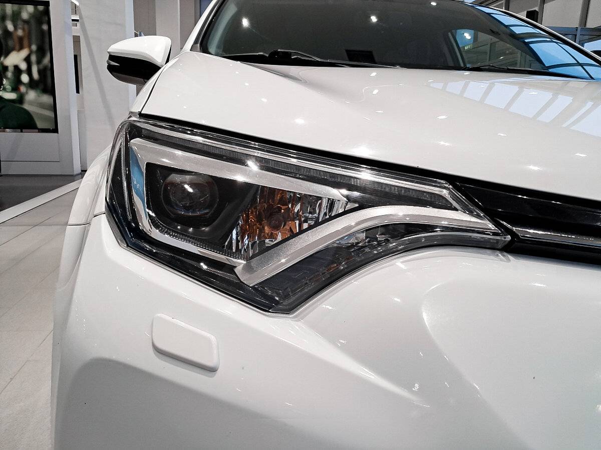 Toyota RAV4 с пробегом — 2016 год. Фото: #16