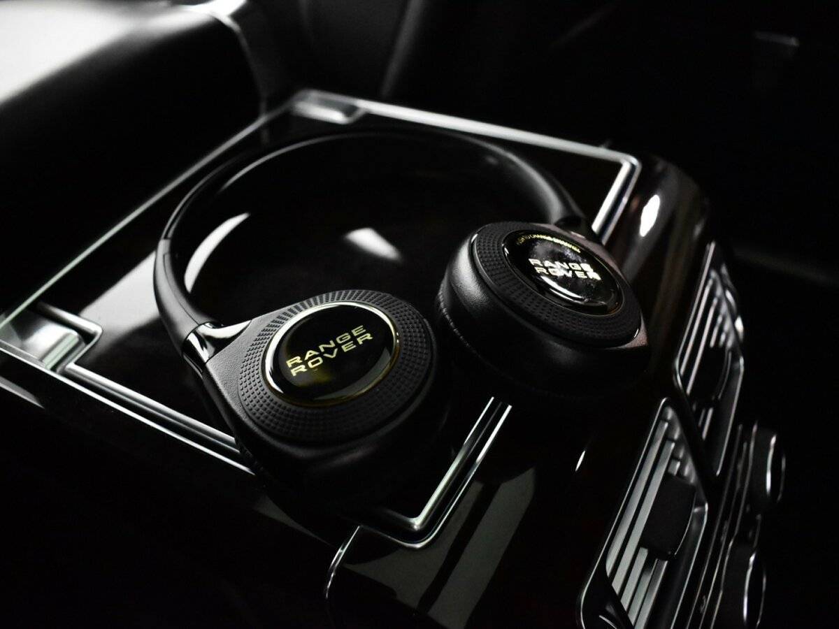Land Rover Range Rover с пробегом — 2017 год. Фото: #16