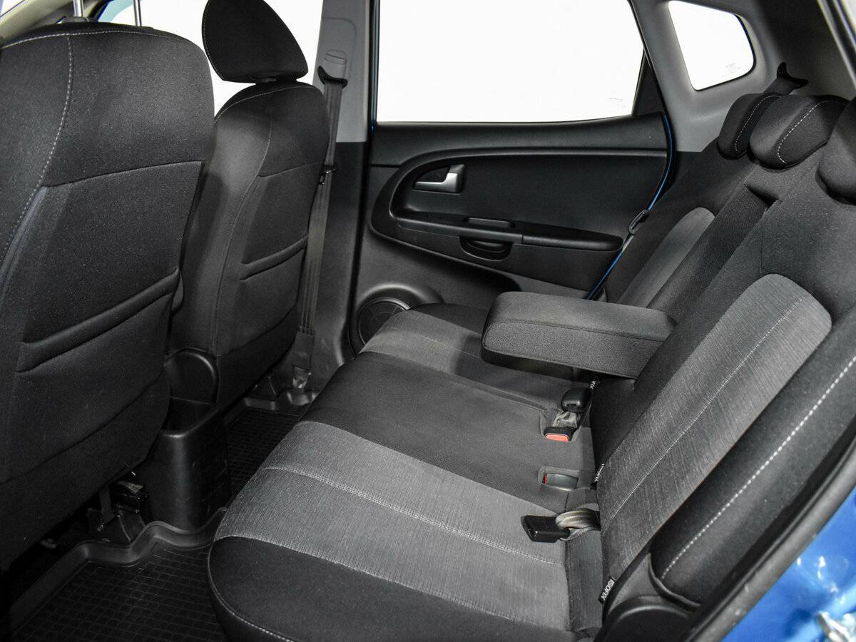 Kia Venga с пробегом — 2011 год. Фото: #10