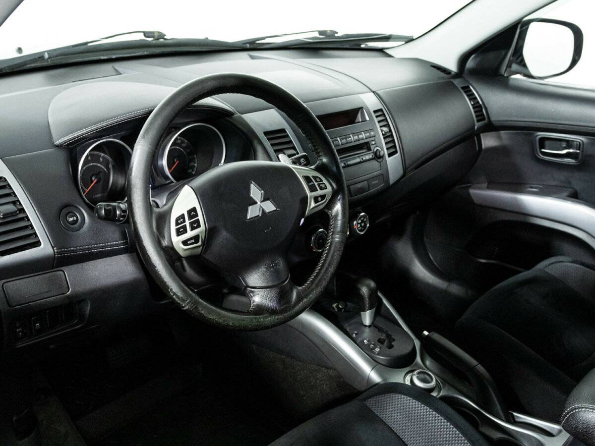 Mitsubishi Outlander с пробегом — 2011 год. Фото: #10
