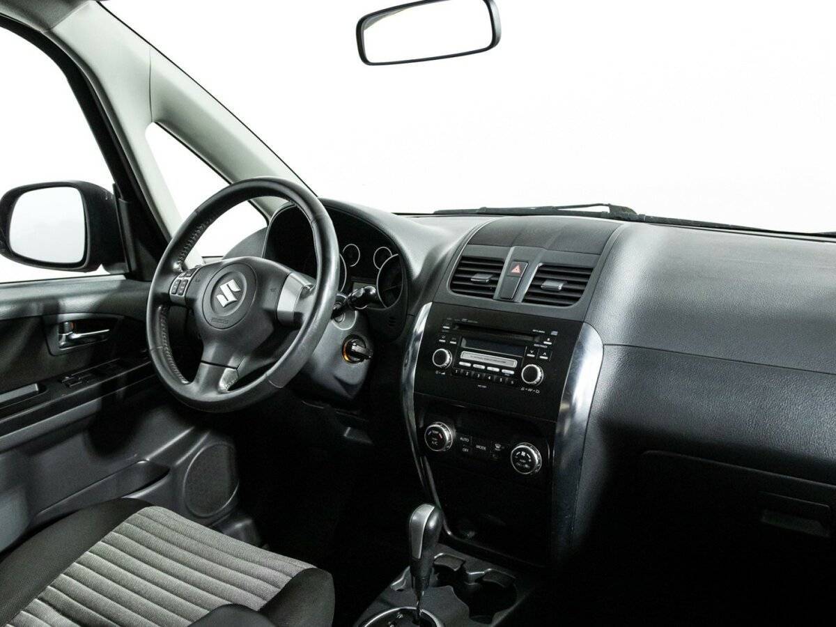 Suzuki SX4 с пробегом — 2010 год. Фото: #8