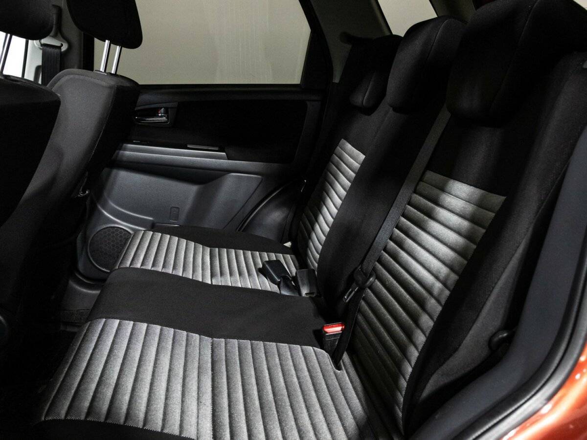 Suzuki SX4 с пробегом — 2010 год. Фото: #9