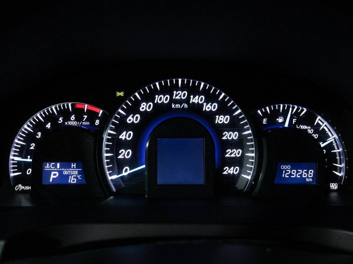 Toyota Camry с пробегом — 2011 год. Фото: #11