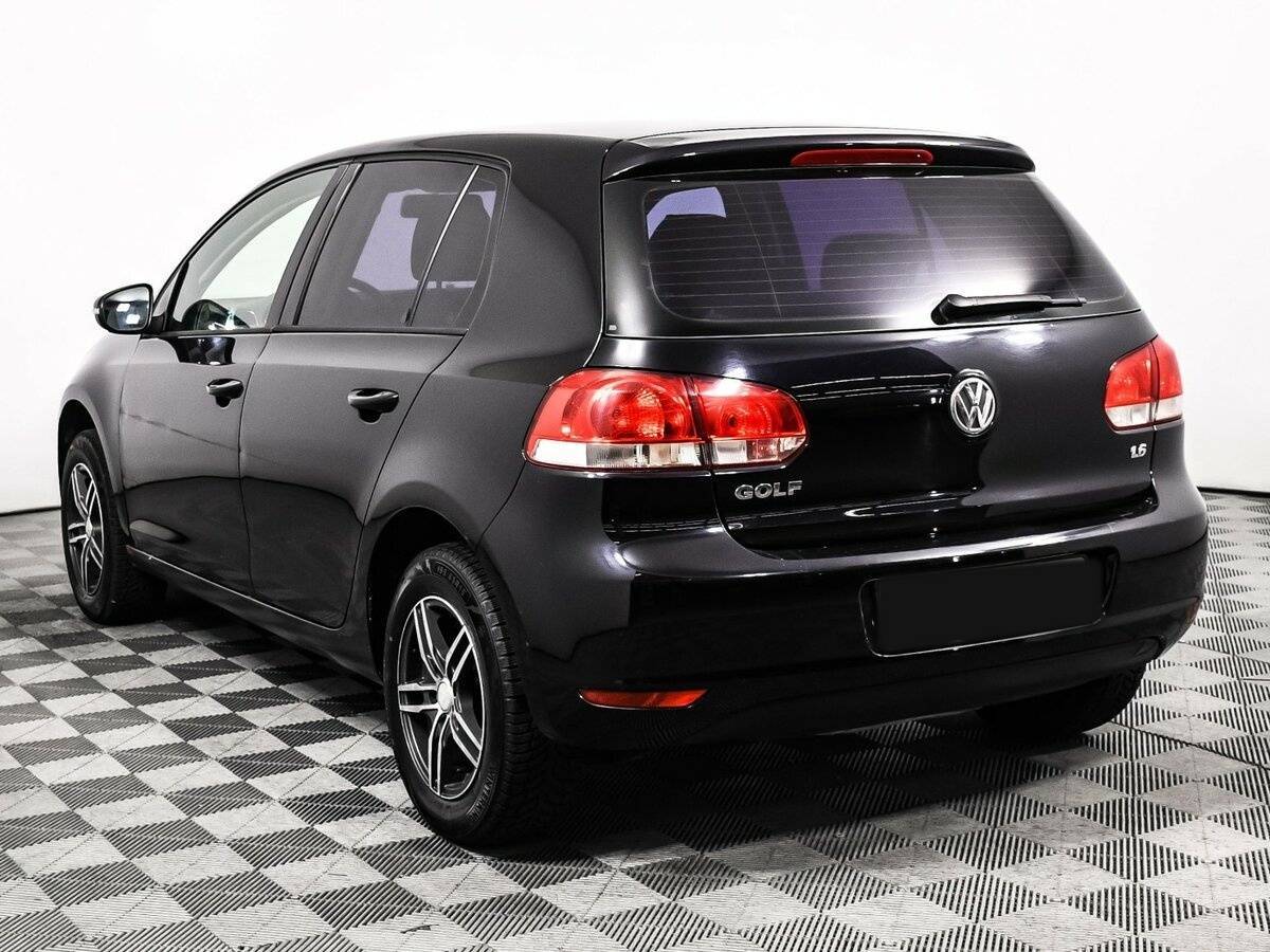Volkswagen Golf с пробегом — 2010 год. Фото: #6