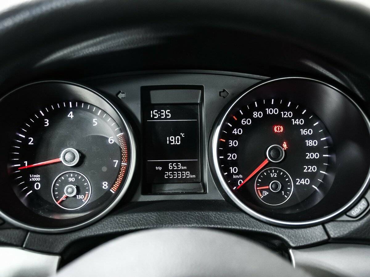 Volkswagen Golf с пробегом — 2010 год. Фото: #9