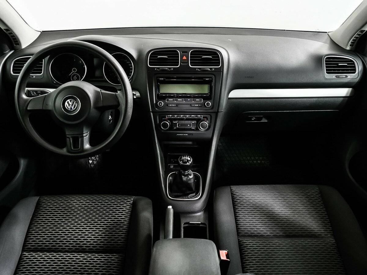 Volkswagen Golf с пробегом — 2010 год. Фото: #10