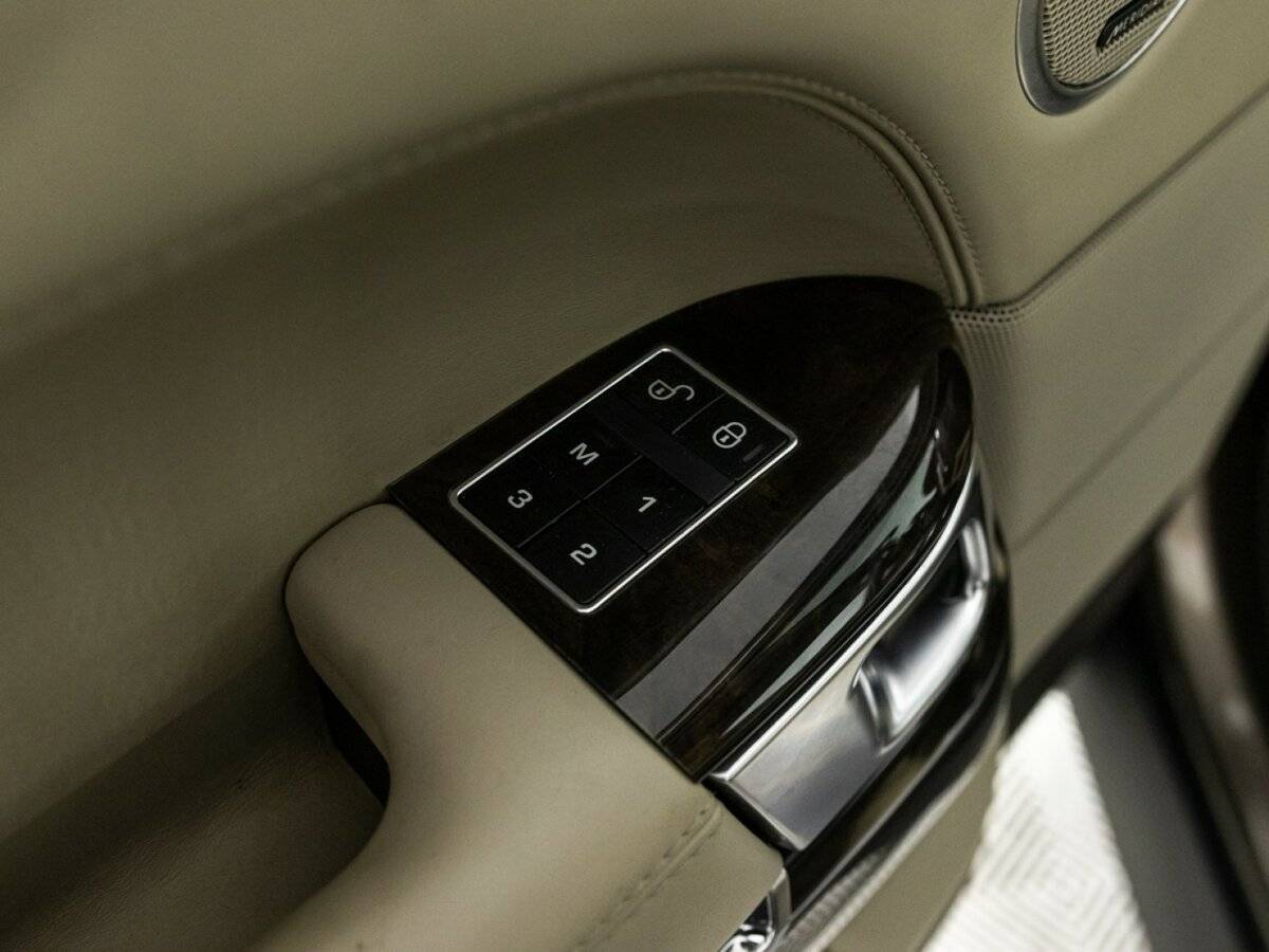 Land Rover Range Rover с пробегом — 2014 год. Фото: #18