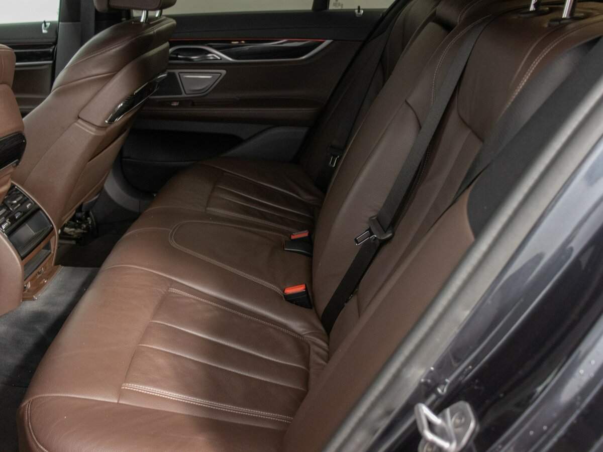 BMW 7 серии с пробегом — 2017 год. Фото: #11