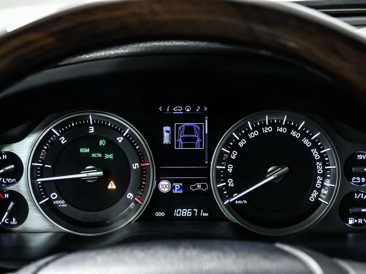 Toyota Land Cruiser с пробегом — 2016 год. Фото: #9