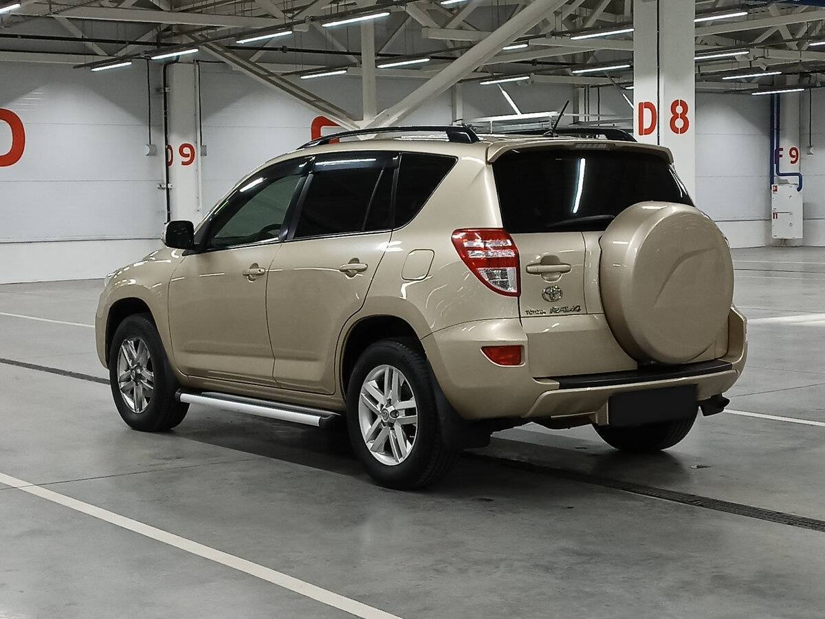 Toyota RAV4 с пробегом — 2011 год. Фото: #6