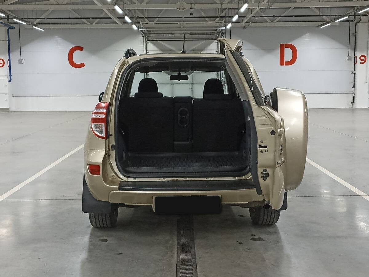 Toyota RAV4 с пробегом — 2011 год. Фото: #9