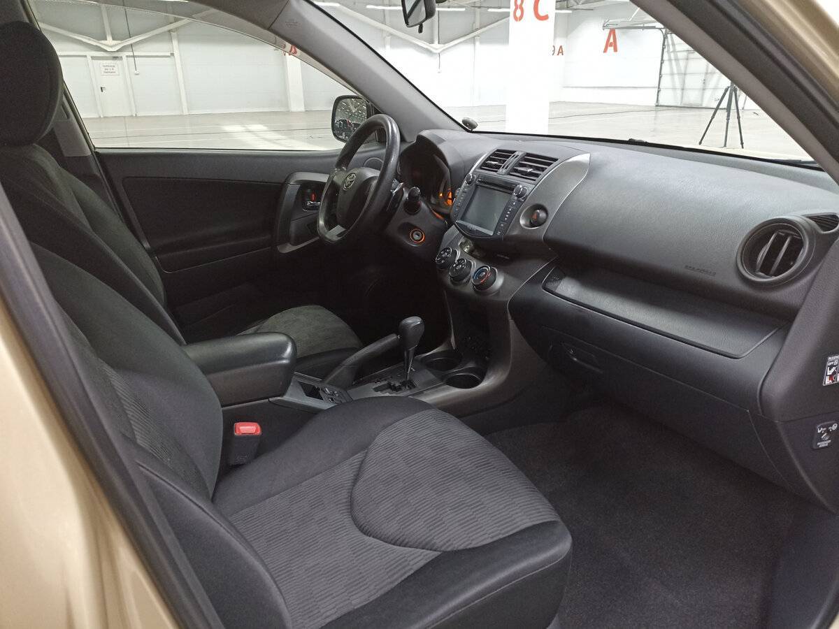 Toyota RAV4 с пробегом — 2011 год. Фото: #10