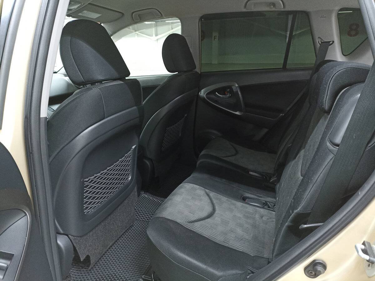 Toyota RAV4 с пробегом — 2011 год. Фото: #11