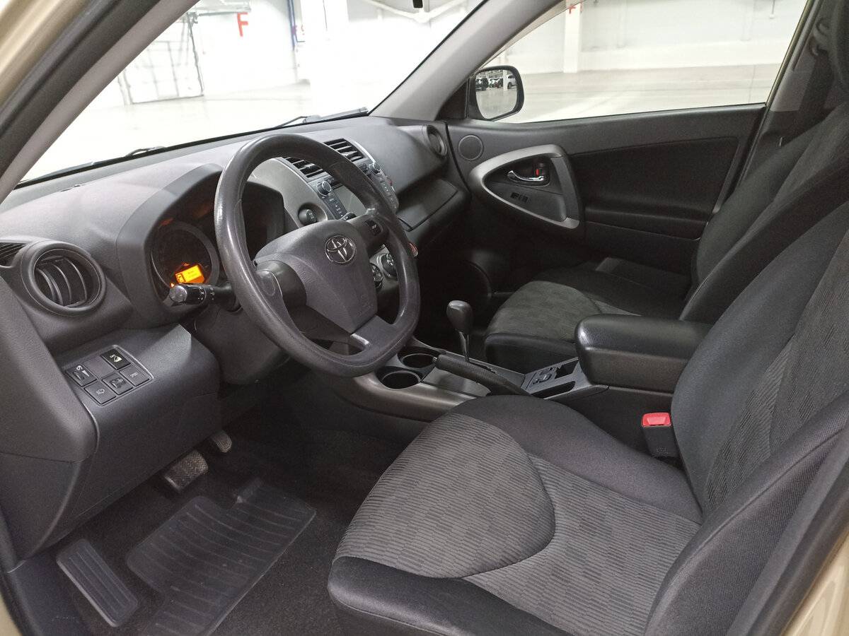 Toyota RAV4 с пробегом — 2011 год. Фото: #15