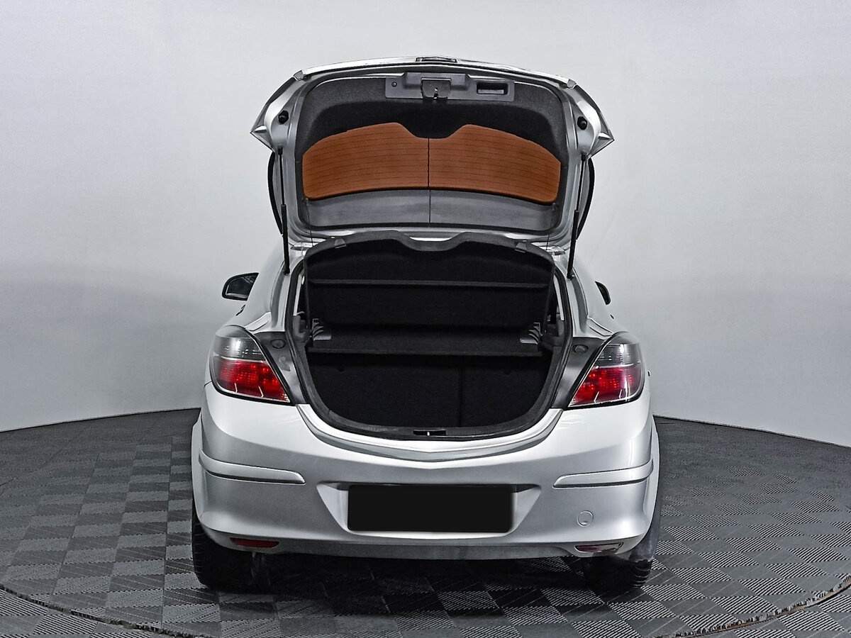 Opel Astra с пробегом — 2011 год. Фото: #8