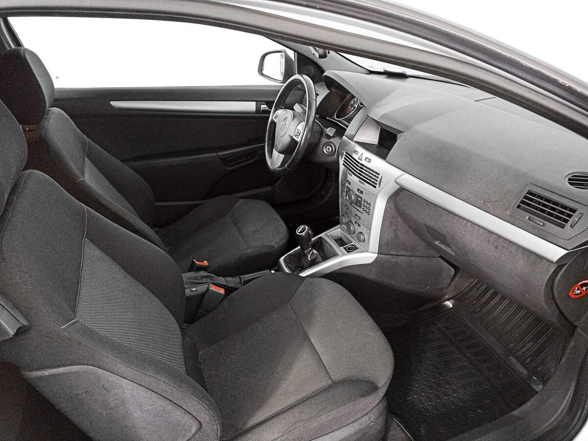 Opel Astra с пробегом — 2011 год. Фото: #9