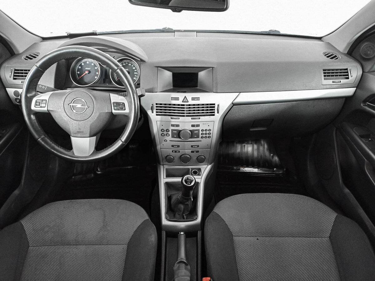 Opel Astra с пробегом — 2011 год. Фото: #12