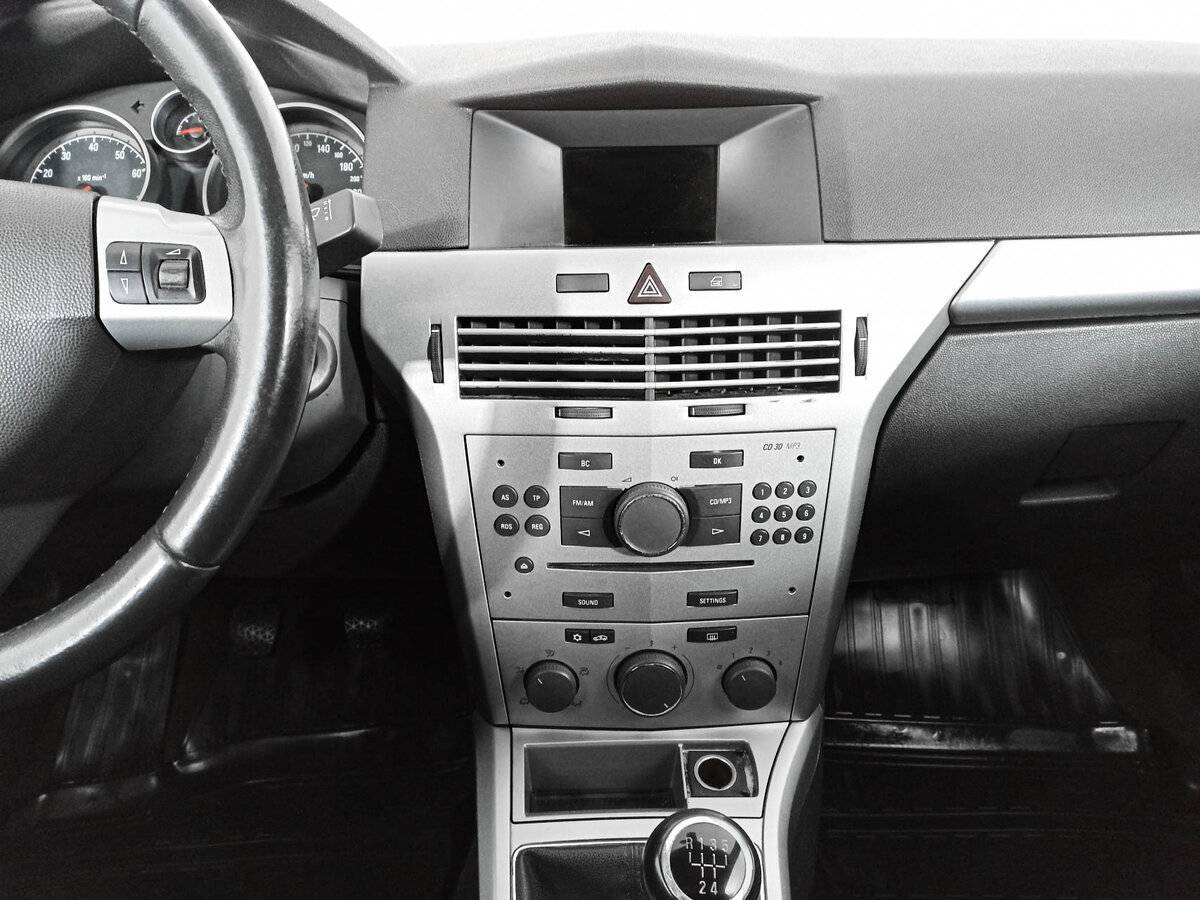 Opel Astra с пробегом — 2011 год. Фото: #13