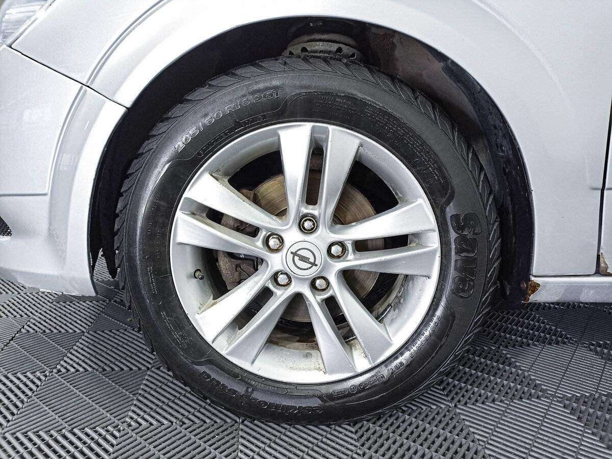 Opel Astra с пробегом — 2011 год. Фото: #16