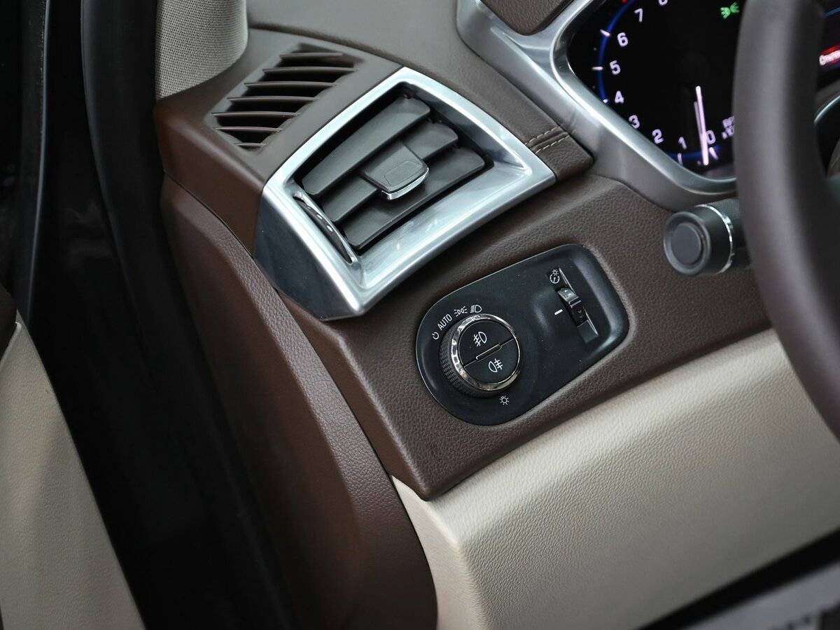 Cadillac SRX с пробегом — 2013 год. Фото: #6