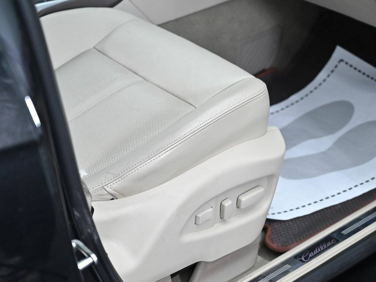 Cadillac SRX с пробегом — 2013 год. Фото: #13