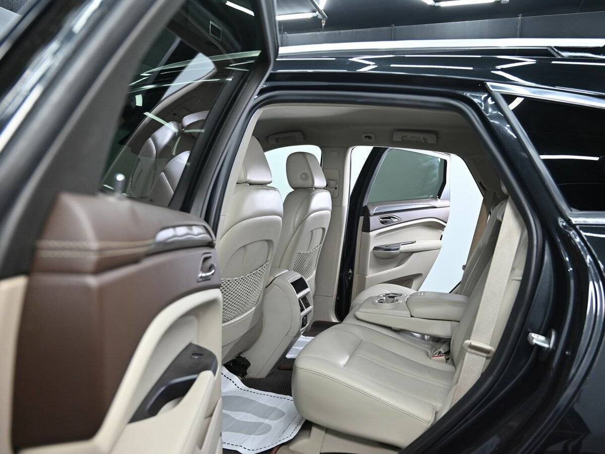 Cadillac SRX с пробегом — 2013 год. Фото: #14