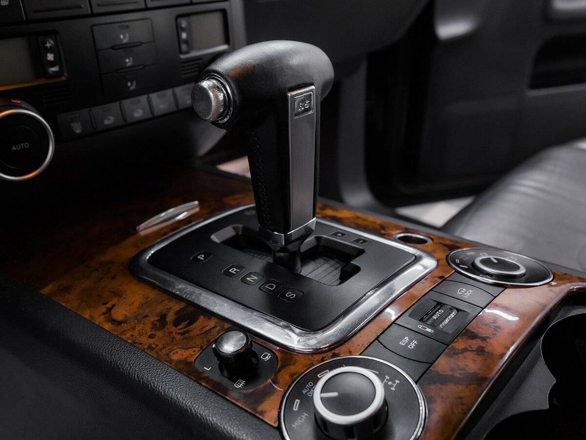 Volkswagen Touareg с пробегом — 2008 год. Фото: #11