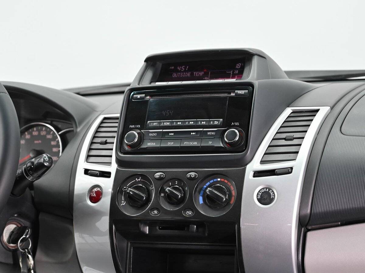 Mitsubishi Pajero Sport с пробегом — 2014 год. Фото: #9